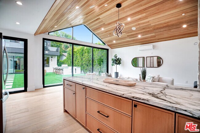 Building Photo - 15602 Morrison St