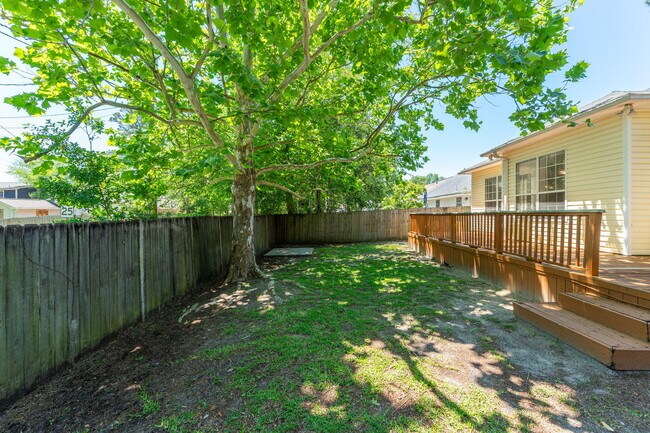 Building Photo - 1697 Glenwood Ct