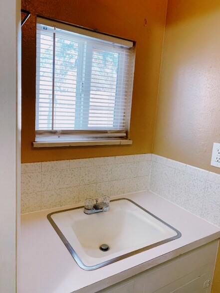 Building Photo - 724 E High St