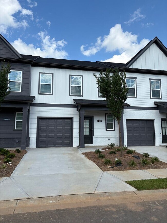 Primary Photo - Charming 3BR Townhome in Adairsville