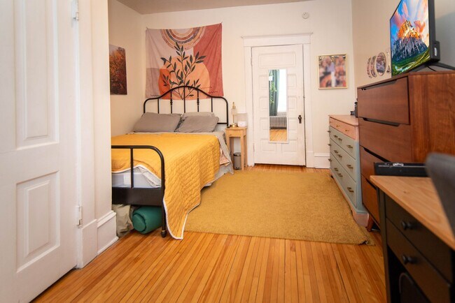 Building Photo - 419 W Franklin Ave