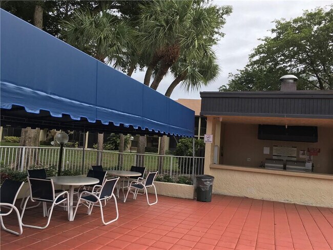 Building Photo - 2059 SW 15th St