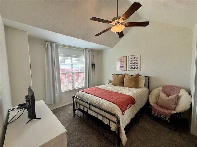 Building Photo - 271 S Breakwater Ln