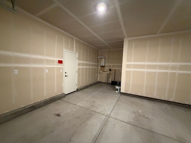 Building Photo - 3 bed/ 2 bath Reno home available in the Wild Stallion Estates