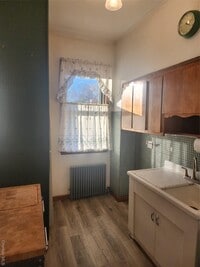 Building Photo - 229 Monitor St