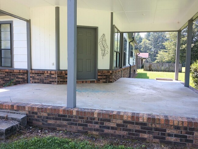 Building Photo - Enjoy a Peaceful "Country" Setting" in Hartselle