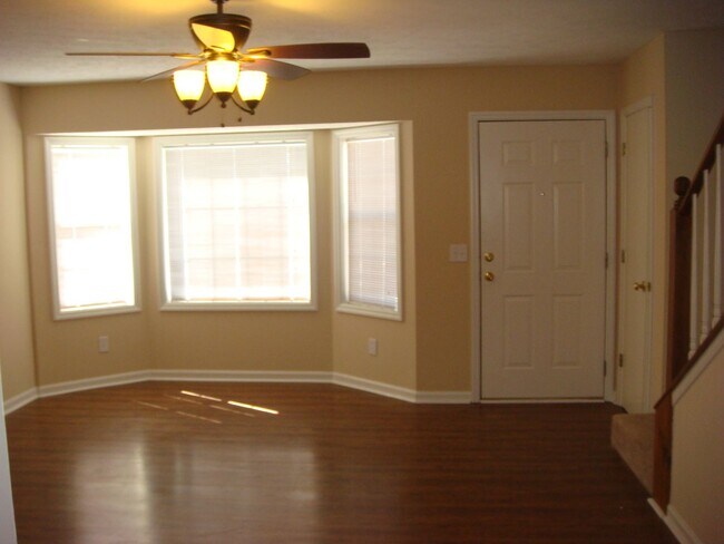 Building Photo - 1042 Chinook St