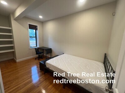 Building Photo - 2021 Commonwealth Ave