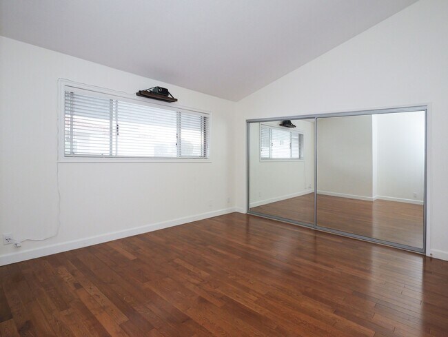 Building Photo - 239 N Juanita Ave