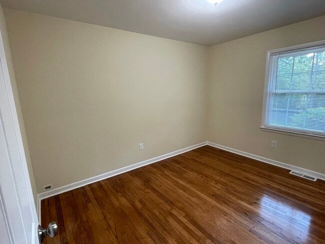 Building Photo - 406 Bryan St