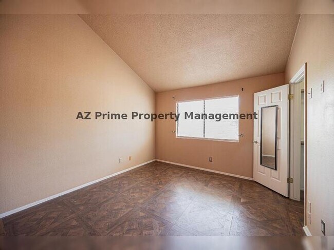 Building Photo - 1650 N Ventura Ln