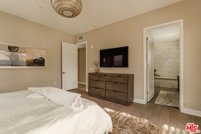 Building Photo - 12765 Bluff Creek Dr