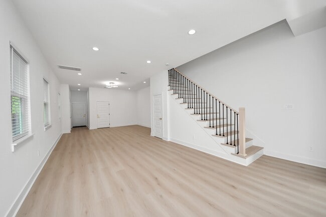 Building Photo - 8601 Amadwe St