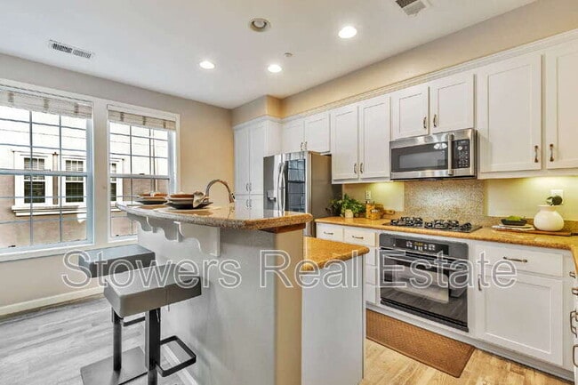 Building Photo - 3744 Whitworth Dr