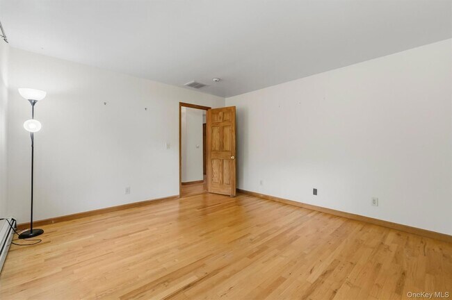 Building Photo - 539 Elizabeth Rd