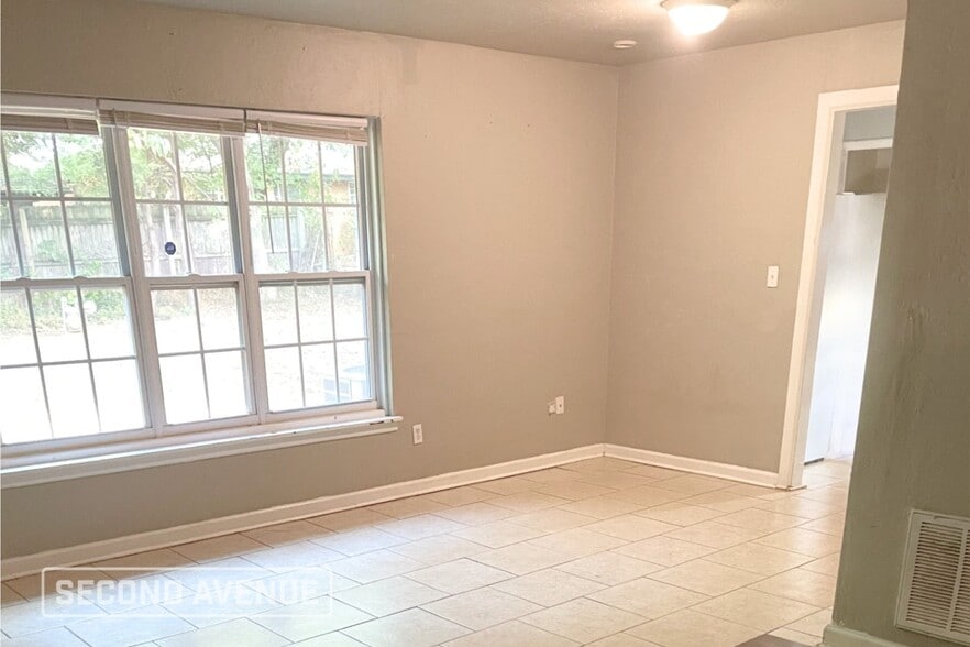 Building Photo - 1521 Meyers Pl