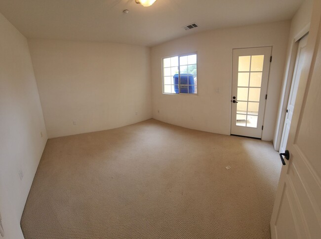 Building Photo - Contemporary Beautiful Spacious 4 bed 3 bath home