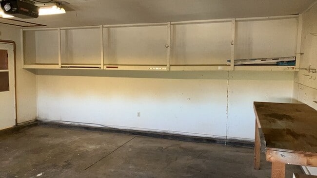 Building Photo - 970 W Alkaline Springs Rd