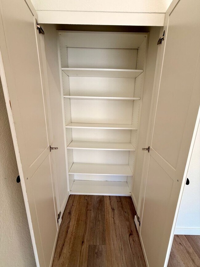 Building Photo - Beautifully Updated 3-Bedroom Tri-Level Condo with Bonus Room in Prime Chatsworth!