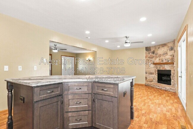 Building Photo - 959 Orchard Lakes Dr