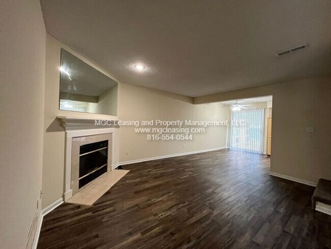 Building Photo - Charming Updated Living Near Historic Downtown Lee’s Summit!