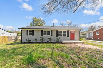 Building Photo - 1910 Hilldale Dr