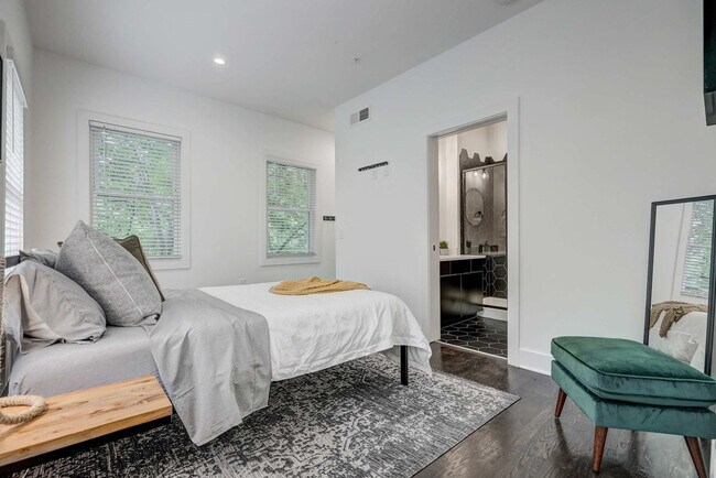 Building Photo - 940 Piedmont Ave NE