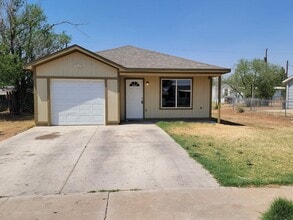 Building Photo - FENCED BACKYARD! sec 8 approved
