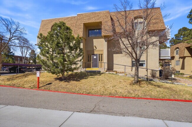 Building Photo - $1,395.95 - 1 Bed, 1 Bath Condo in Denver with Outdoor Patio Space