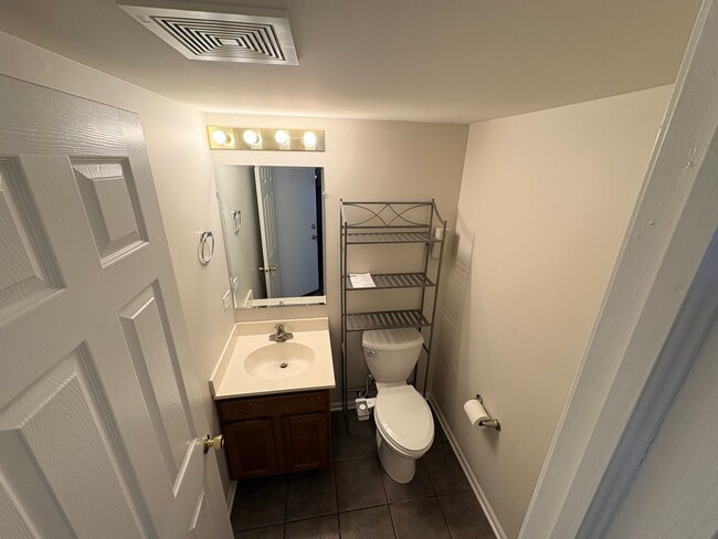 Building Photo - 647 Beaver Ct