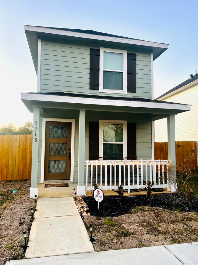 Building Photo - 9718 Marie Village Ct