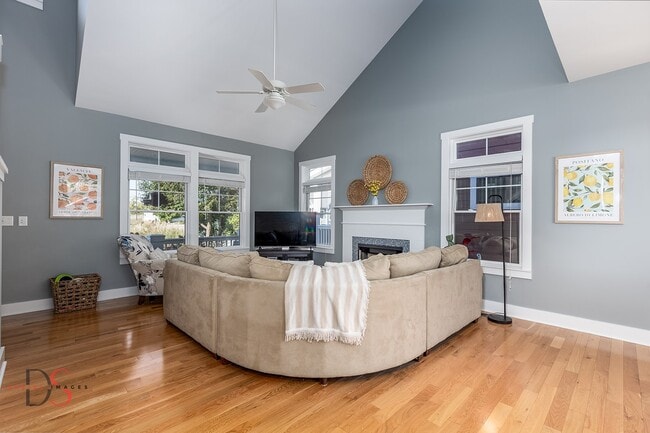 Building Photo - 7 Windward Way