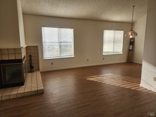 Building Photo - 102 Ohio St