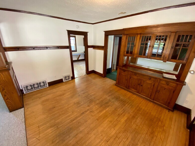 Building Photo - 129 16th St N