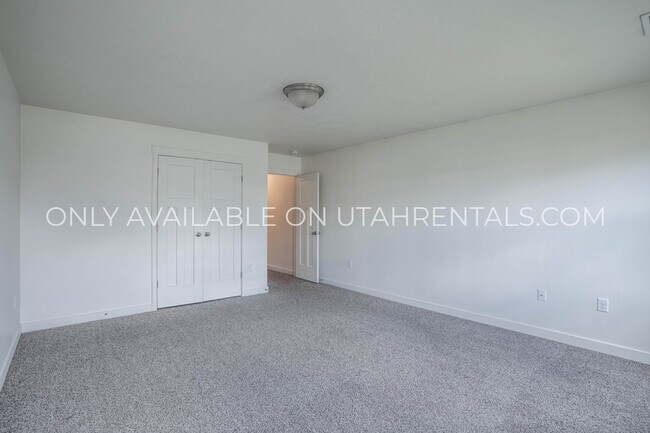 Building Photo - 678 N 190 E