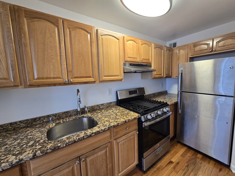 Building Photo - 267 W 121st St