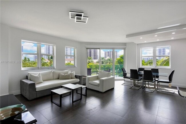 Building Photo - 19900 E Country Club Dr