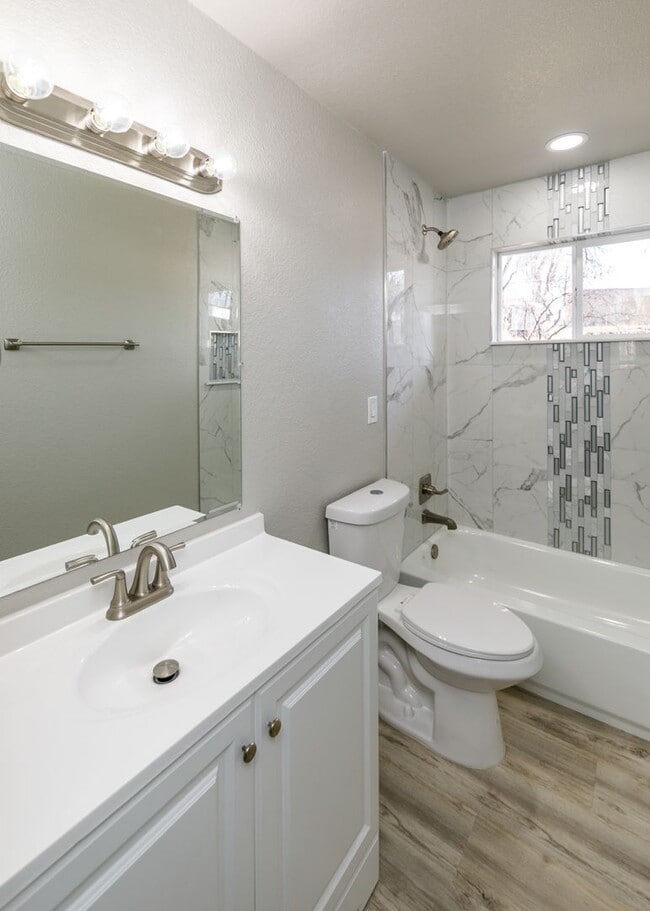 Building Photo - Newly Remodeled 5 Bed Home with Huge Yard