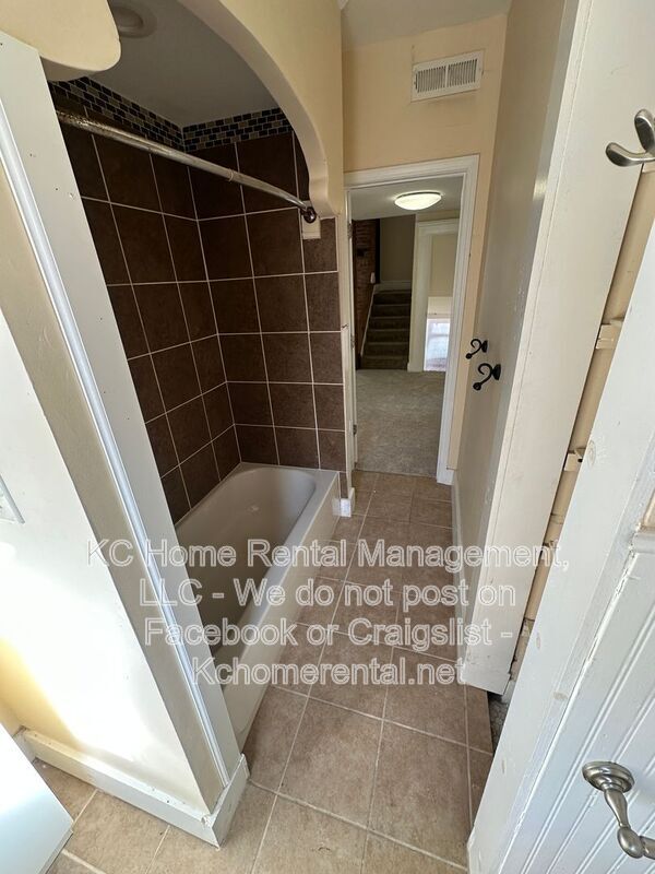 Building Photo - 2826 Harrison St