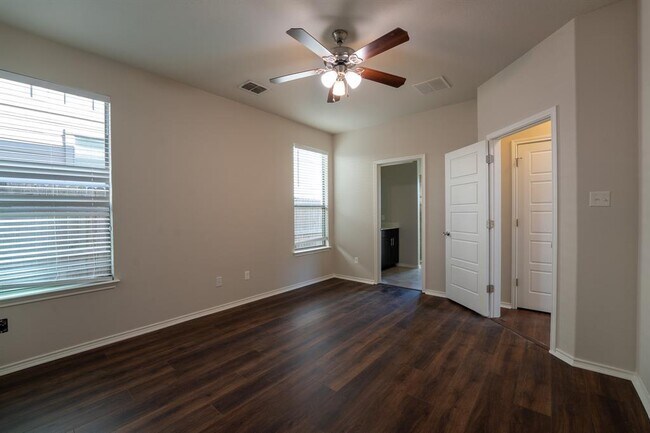 Building Photo - 10125 Milla Cir