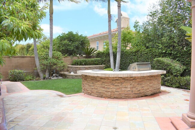 Building Photo - Beautiful 5 bedroom, 5 bath home in Desirable North Park Irvine