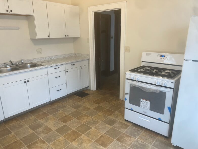 Kitchen - 2476 N 4th St