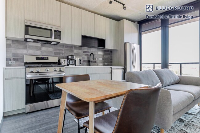 Building Photo - 1454 W Randolph St