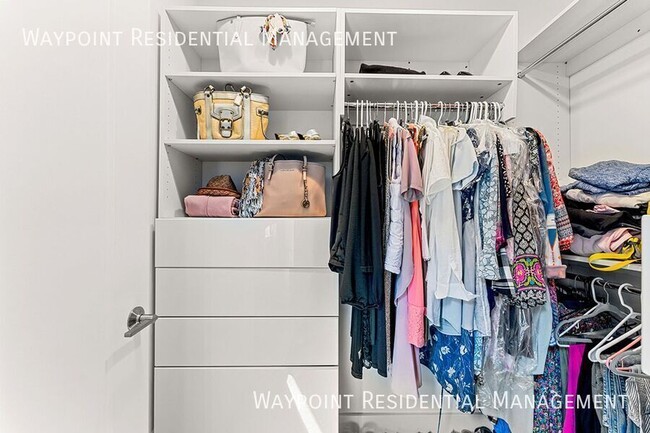 Building Photo - 611 S 8th St