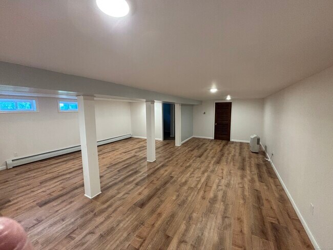 Building Photo - 42 Briarwood Dr