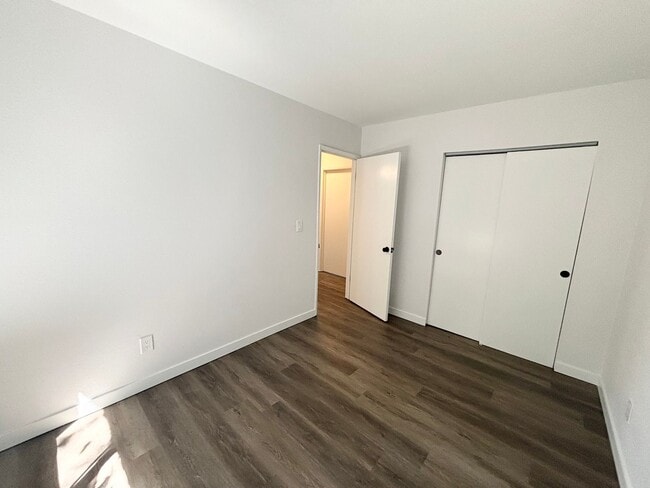 Building Photo - LA1547* - A