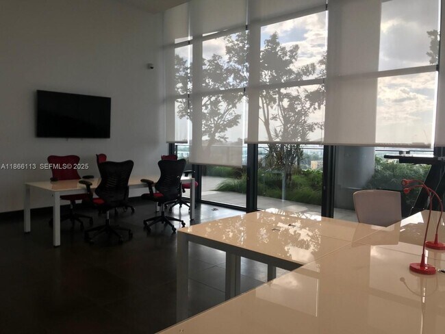 Building Photo - 1600 NE 1st Ave