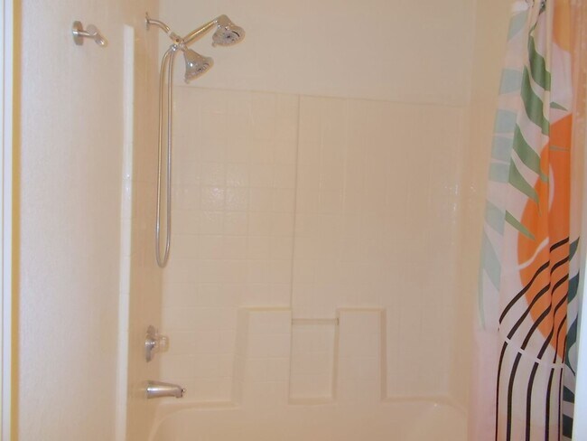 Building Photo - Beautiful 1-Bedroom Condo in Prime Bella V...