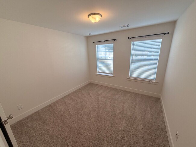 Building Photo - Unwind in Winder, with a Beautiful 3 Bed 2.5 Bath Townhome!