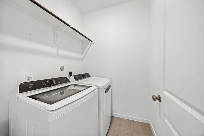 Building Photo - 6318 Seafoam Lake Dr